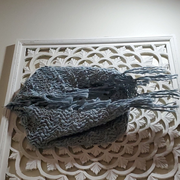 Chunky Ice Blue and Gold Knit Infinity Scarf with Fringe or Tassels nwot - Picture 3 of 8